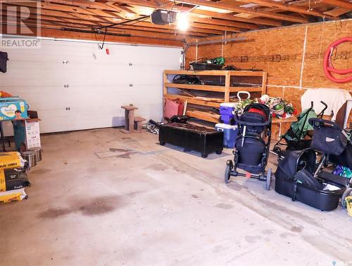 730 5Th Avenue Ne, Swift Current, SK - Indoor Photo Showing Garage