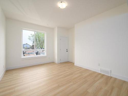 114-2648 Tranquille Rd, Kamloops, BC - Indoor Photo Showing Other Room