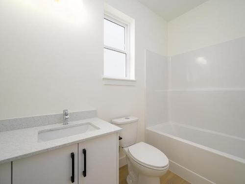 114-2648 Tranquille Rd, Kamloops, BC - Indoor Photo Showing Bathroom
