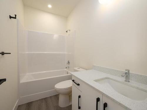 115-2648 Tranquille Rd, Kamloops, BC - Indoor Photo Showing Bathroom