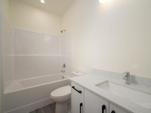 115-2648 Tranquille Rd, Kamloops, BC - Indoor Photo Showing Bathroom