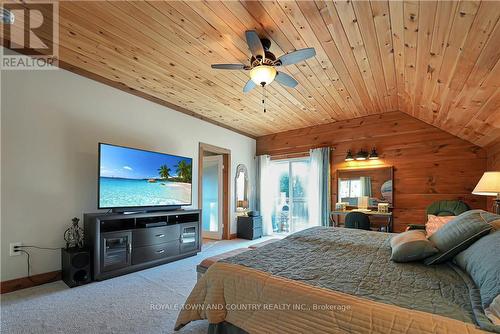 22 Winchester Drive, Kawartha Lakes, ON - Indoor Photo Showing Bedroom