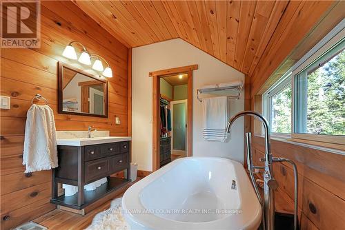 22 Winchester Drive, Kawartha Lakes, ON - Indoor Photo Showing Bathroom