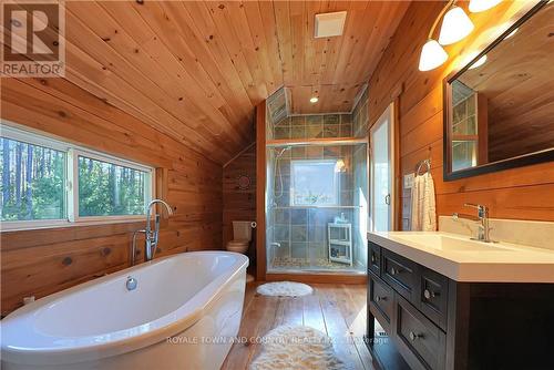 22 Winchester Drive, Kawartha Lakes, ON - Indoor Photo Showing Bathroom