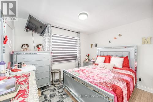 71 Montrose Avenue N, Hamilton, ON - Indoor Photo Showing Bedroom