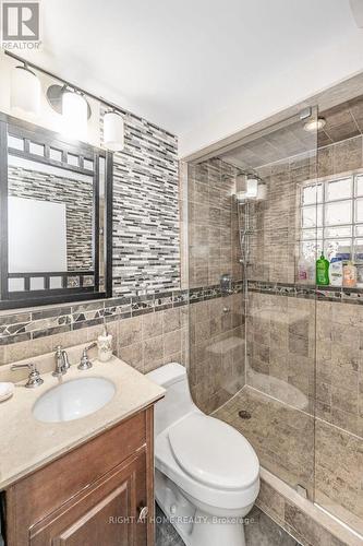 71 Montrose Avenue N, Hamilton, ON - Indoor Photo Showing Bathroom