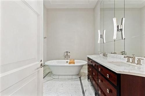 300 Randall Street|Unit #Ph8, Oakville, ON - Indoor Photo Showing Bathroom