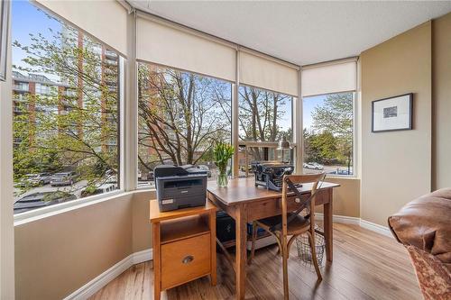 Lush greenery and privacy - 1270 Maple Crossing Boulevard|Unit #204, Burlington, ON - Indoor
