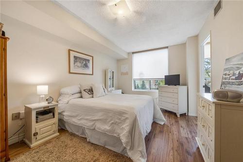Generously sized Primary bedroom - 1270 Maple Crossing Boulevard|Unit #204, Burlington, ON - Indoor Photo Showing Bedroom