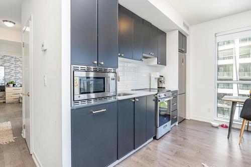 49 East Liberty Street|Unit #1802, Toronto, ON - Indoor Photo Showing Kitchen With Upgraded Kitchen