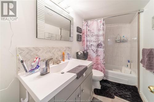 1743 Langlois Avenue, Windsor, ON - Indoor Photo Showing Bathroom