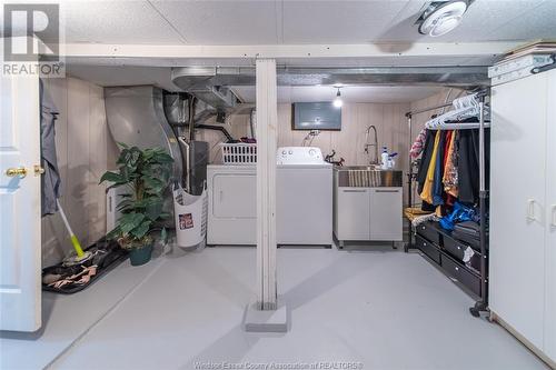 1743 Langlois Avenue, Windsor, ON - Indoor Photo Showing Laundry Room