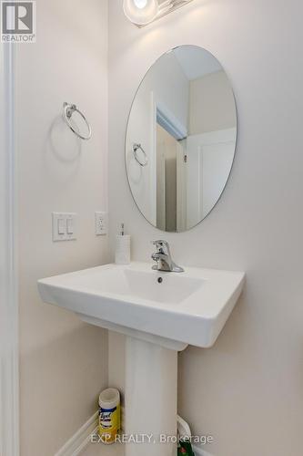 20 Grassbourne Avenue, Kitchener, ON - Indoor Photo Showing Bathroom