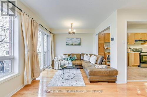 243 - 7360 Zinnia Place, Mississauga, ON - Indoor Photo Showing Living Room