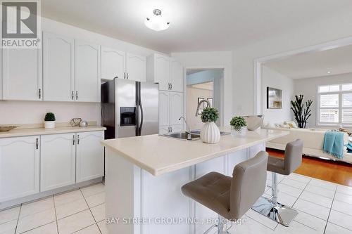 2 Marble Bridge Drive, Richmond Hill, ON - Indoor Photo Showing Kitchen
