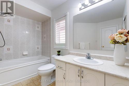 2 Marble Bridge Drive, Richmond Hill, ON - Indoor Photo Showing Bathroom