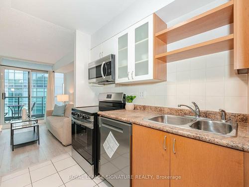 1012-600 Fleet St, Toronto, ON - Indoor Photo Showing Kitchen With Stainless Steel Kitchen With Double Sink