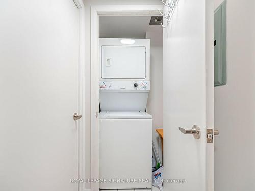 1012-600 Fleet St, Toronto, ON - Indoor Photo Showing Laundry Room