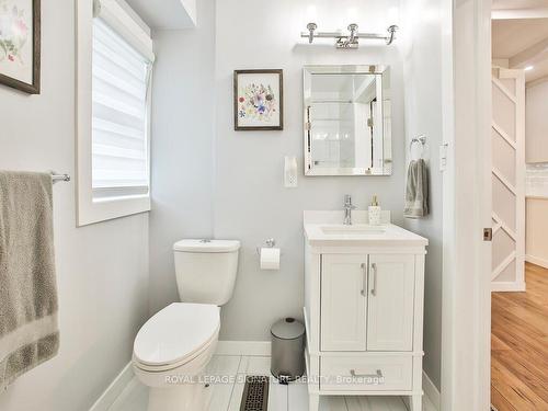 43 Fourth Ave, Kitchener, ON - Indoor Photo Showing Bathroom