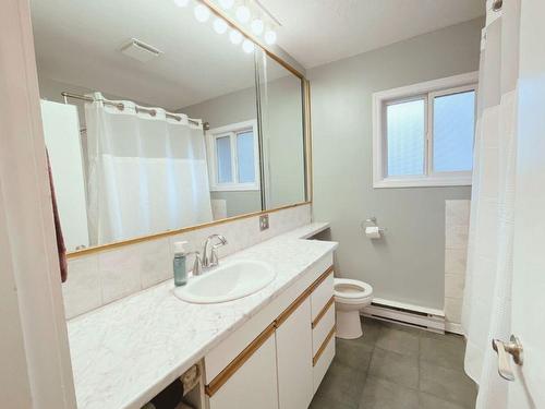 120 Snowsell Street, Kelowna, BC - Indoor Photo Showing Bathroom