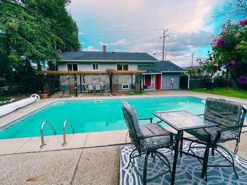 120 Snowsell Street, Kelowna, BC - Outdoor With In Ground Pool With Backyard