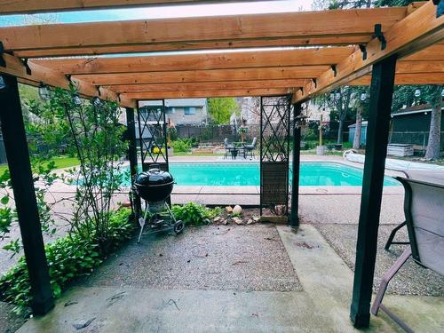 120 Snowsell Street, Kelowna, BC - Outdoor With In Ground Pool