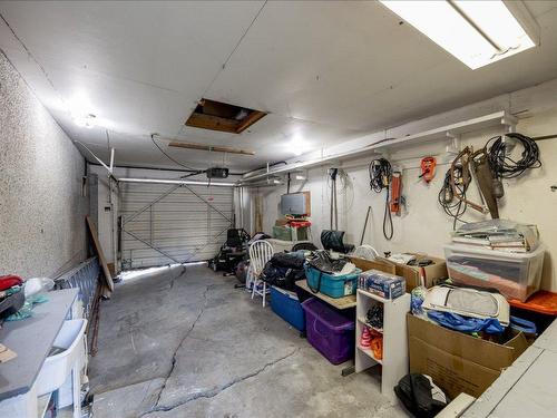 120 Snowsell Street, Kelowna, BC - Indoor Photo Showing Garage
