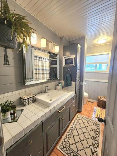 810 Proserpine Road, West Kelowna, BC - Indoor Photo Showing Bathroom