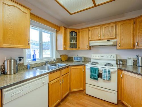 2880 Paris Street, Penticton, BC - Indoor Photo Showing Kitchen With Double Sink