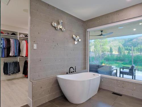 1277 Jack Smith Road, Kelowna, BC - Indoor Photo Showing Bathroom