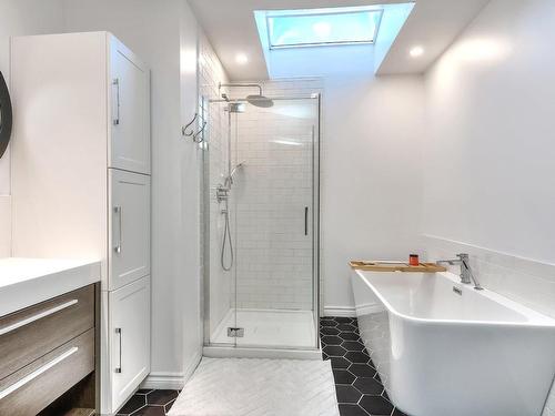 Salle de bains - 24 Rue Du Chemin-Du-Roy, Blainville, QC - Indoor Photo Showing Bathroom