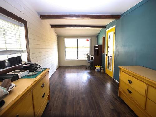 8630 Yellowhead Hwy S, Little Fort, BC - Indoor Photo Showing Living Room