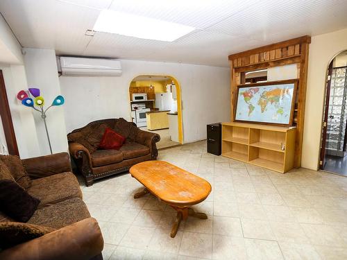 8630 Yellowhead Hwy S, Little Fort, BC - Indoor Photo Showing Living Room