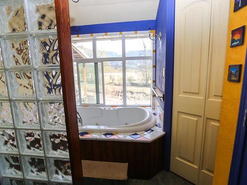 8630 Yellowhead Hwy S, Little Fort, BC - Indoor Photo Showing Bathroom