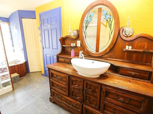 8630 Yellowhead Hwy S, Little Fort, BC - Indoor Photo Showing Bathroom