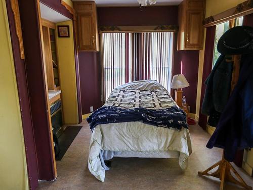 8630 Yellowhead Hwy S, Little Fort, BC - Indoor Photo Showing Bedroom