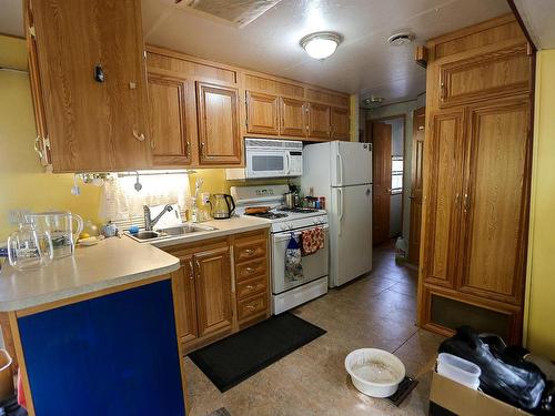 8630 Yellowhead Hwy S, Little Fort, BC - Indoor Photo Showing Kitchen With Double Sink