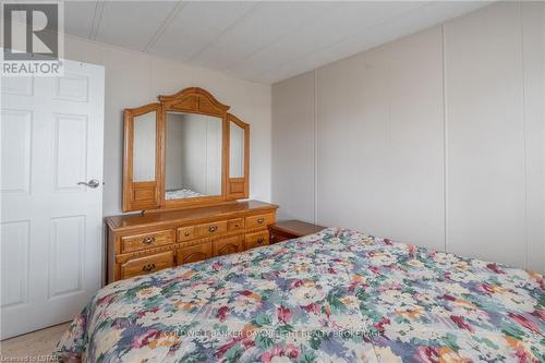 279 Pebble Beach Parkway, Lambton Shores, ON - Indoor Photo Showing Bedroom