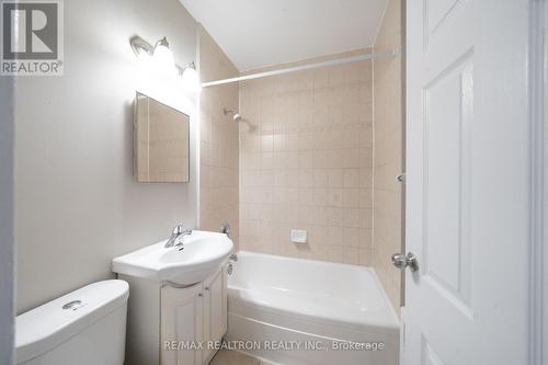 337C - 468 Ottawa Street N, Hamilton, ON - Indoor Photo Showing Bathroom