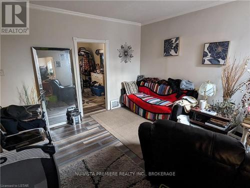 131 Sackville Street, London, ON - Indoor Photo Showing Living Room
