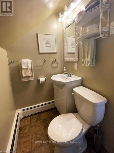 24298 Talbot Line, West Elgin, ON - Indoor Photo Showing Bathroom