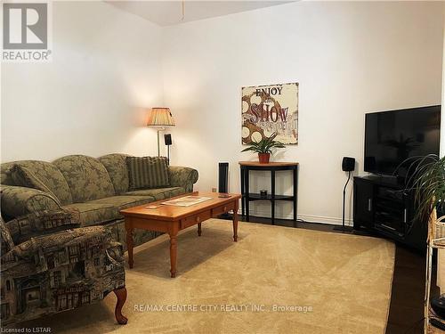 24298 Talbot Line, West Elgin, ON - Indoor Photo Showing Living Room