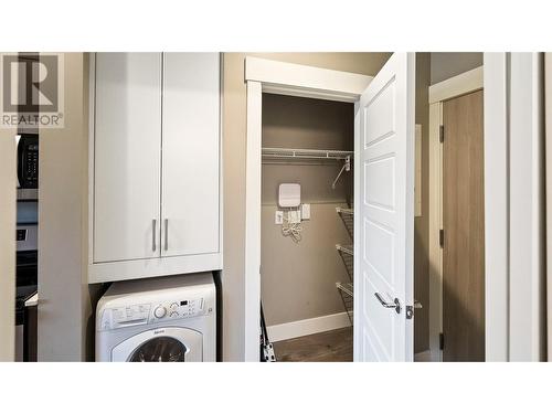925 Leon Avenue E Unit# 412, Kelowna, BC - Indoor Photo Showing Laundry Room