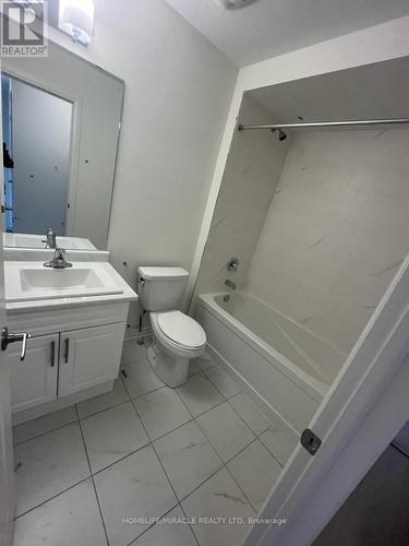 92 West Oak Trail, Barrie, ON - Indoor Photo Showing Bathroom
