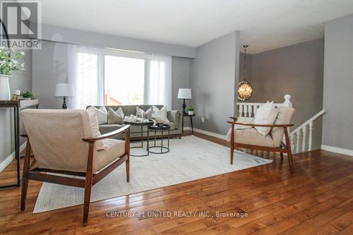 1597 Wedgewood Place, Peterborough, ON - Indoor Photo Showing Living Room