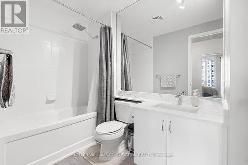 2412 - 215 Fort York Boulevard, Toronto, ON - Indoor Photo Showing Bathroom