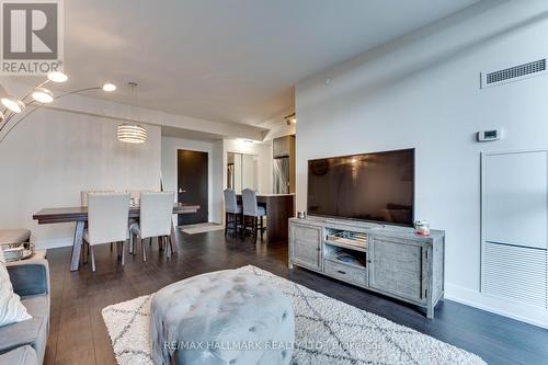 513 - 9471 Yonge Street, Richmond Hill, ON - Indoor Photo Showing Living Room