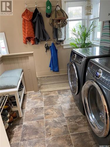 306 6Th Avenue E, Assiniboia, SK - Indoor Photo Showing Laundry Room