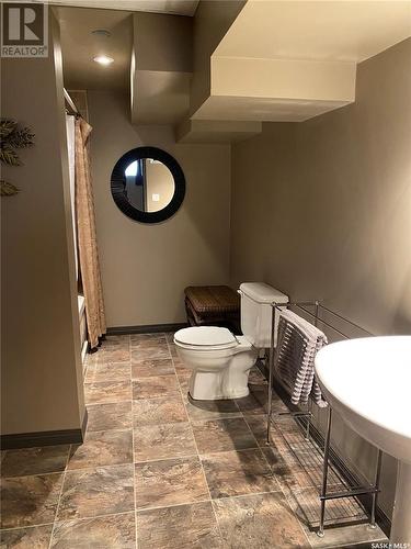 306 6Th Avenue E, Assiniboia, SK - Indoor Photo Showing Bathroom