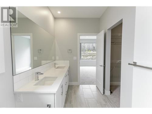 2033 Golden Eagle Drive, Sparwood, BC - Indoor Photo Showing Bathroom